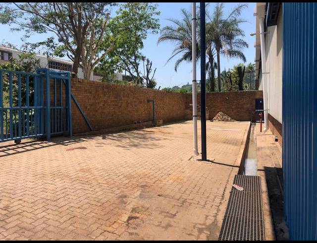 7,145M² WAREHOUSE TO LET IN MAXMEAD